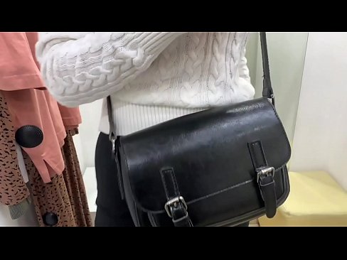 ❤️ فٹنگ روم میں ڈلڈو کے ساتھ نوجوان کتیا فیرل بیری کی عوامی مشت زنی مقعد فحش  ❤